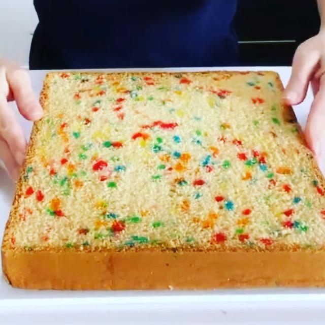 Naked Confetti (Vanilla) Catering Sheet (30cm x 40cm x 7cm)